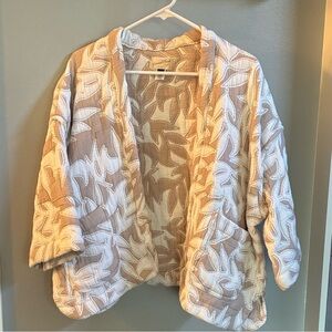 Universal Thread Tan and Cream Sweater